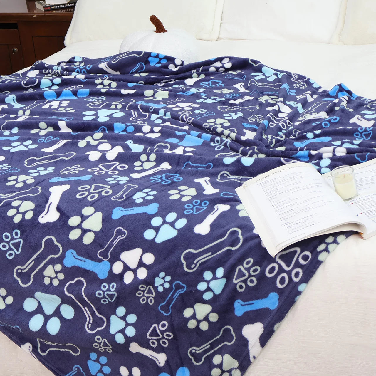 Lightweight Blanket: Cool, Comfortable, Perfect for Relaxing