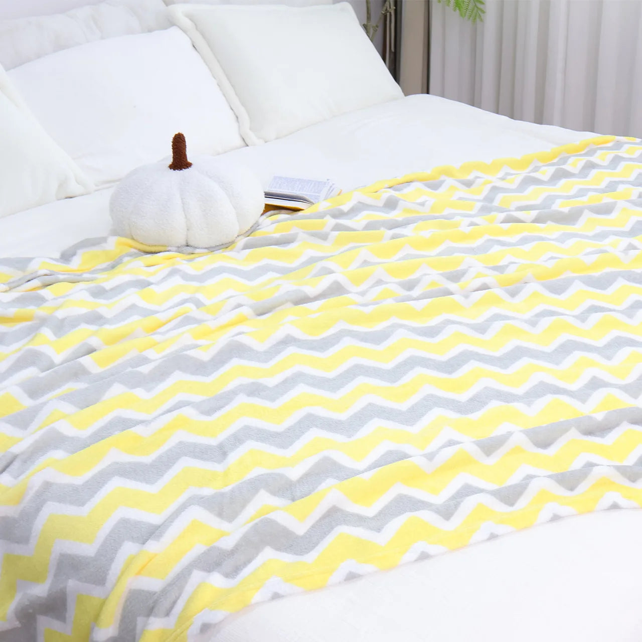 Lightweight Blanket: Cool, Comfortable, Perfect for Relaxing