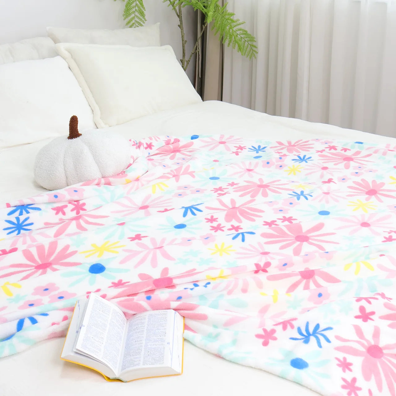 Lightweight Blanket: Cool, Comfortable, Perfect for Relaxing